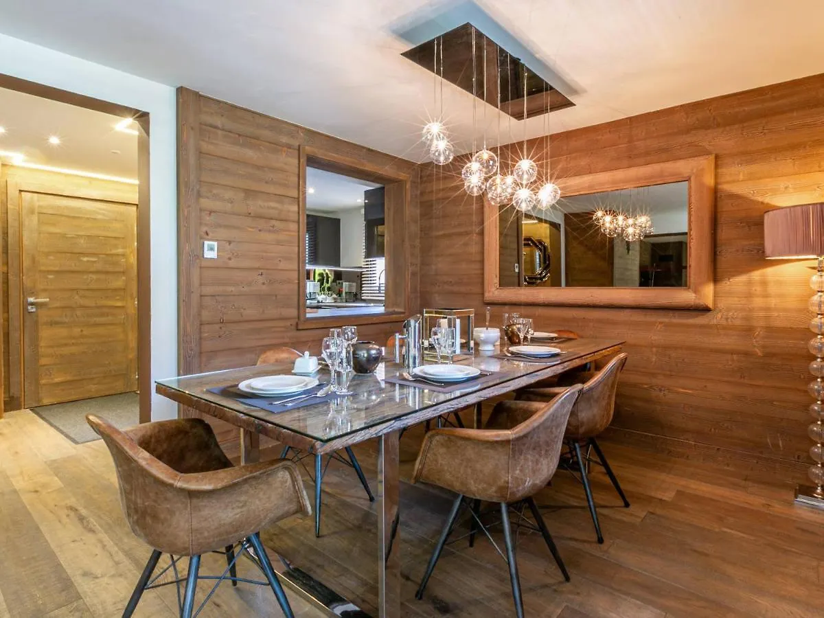 Appartement De Prestige Avec Cheminee, Balcon Et Wifi A Val-D'Isere - Fr-1-694-320 0*,