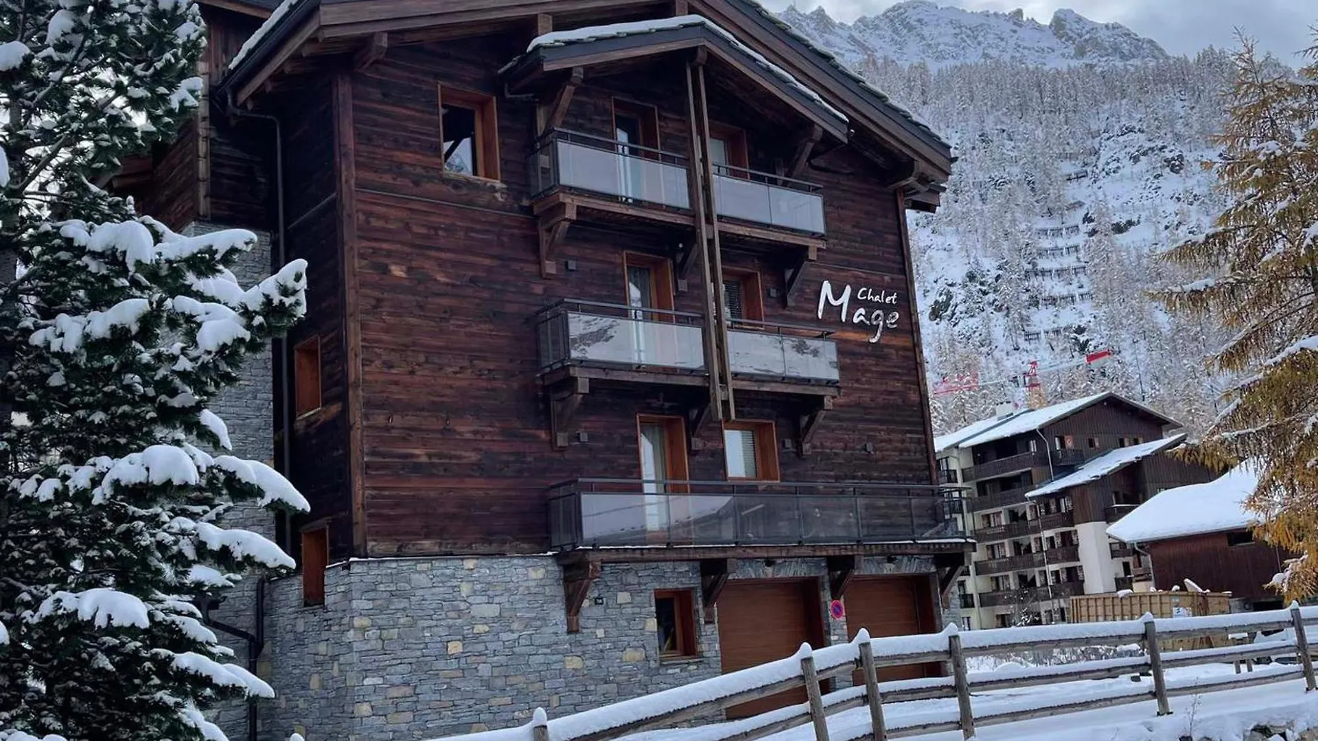 Appartement De Prestige Avec Cheminee, Balcon Et Wifi A Val-D'Isere - Fr-1-694-320 0*,  France